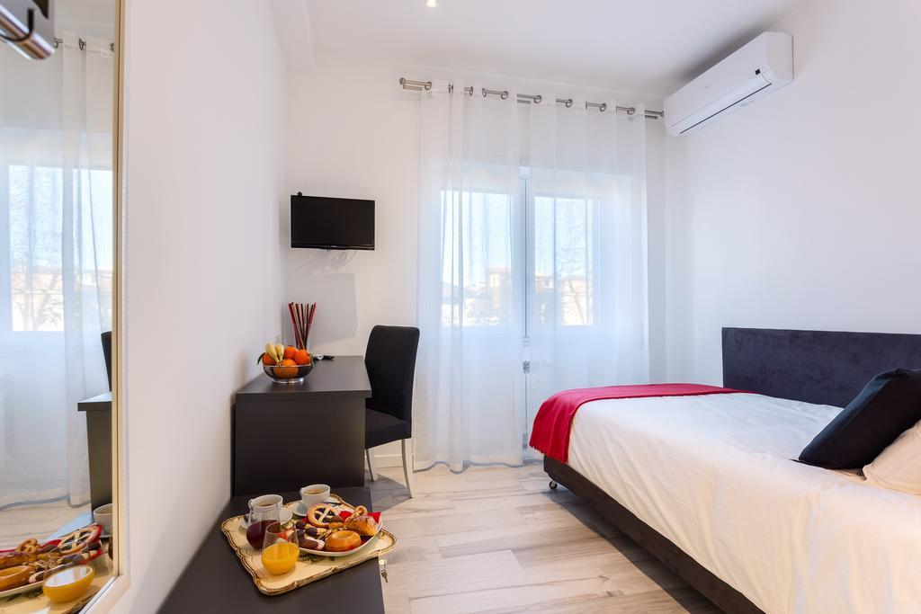 Ba.Home Roma Quarto foto